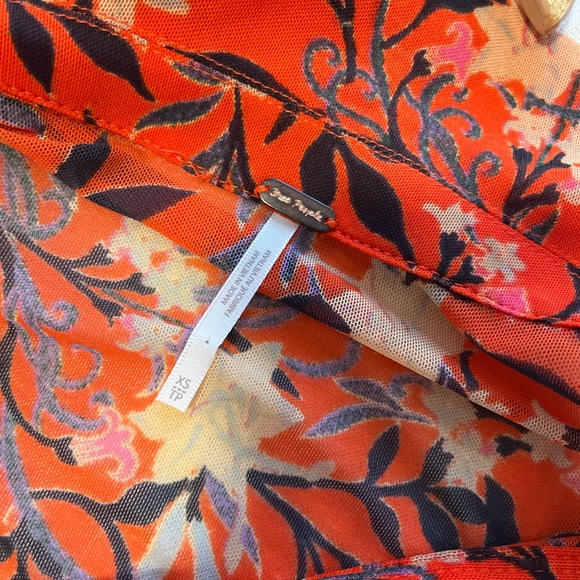 Free People beautiful long sleeve - Picture 3 of 4